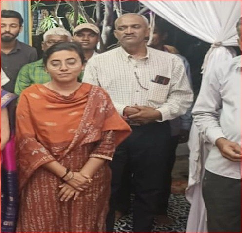 रीवा में विवादित बीईओ आकांक्षा सोनी, उत्पीड़न के आरोपों के बीच एक कार्यक्रम में मौजूद